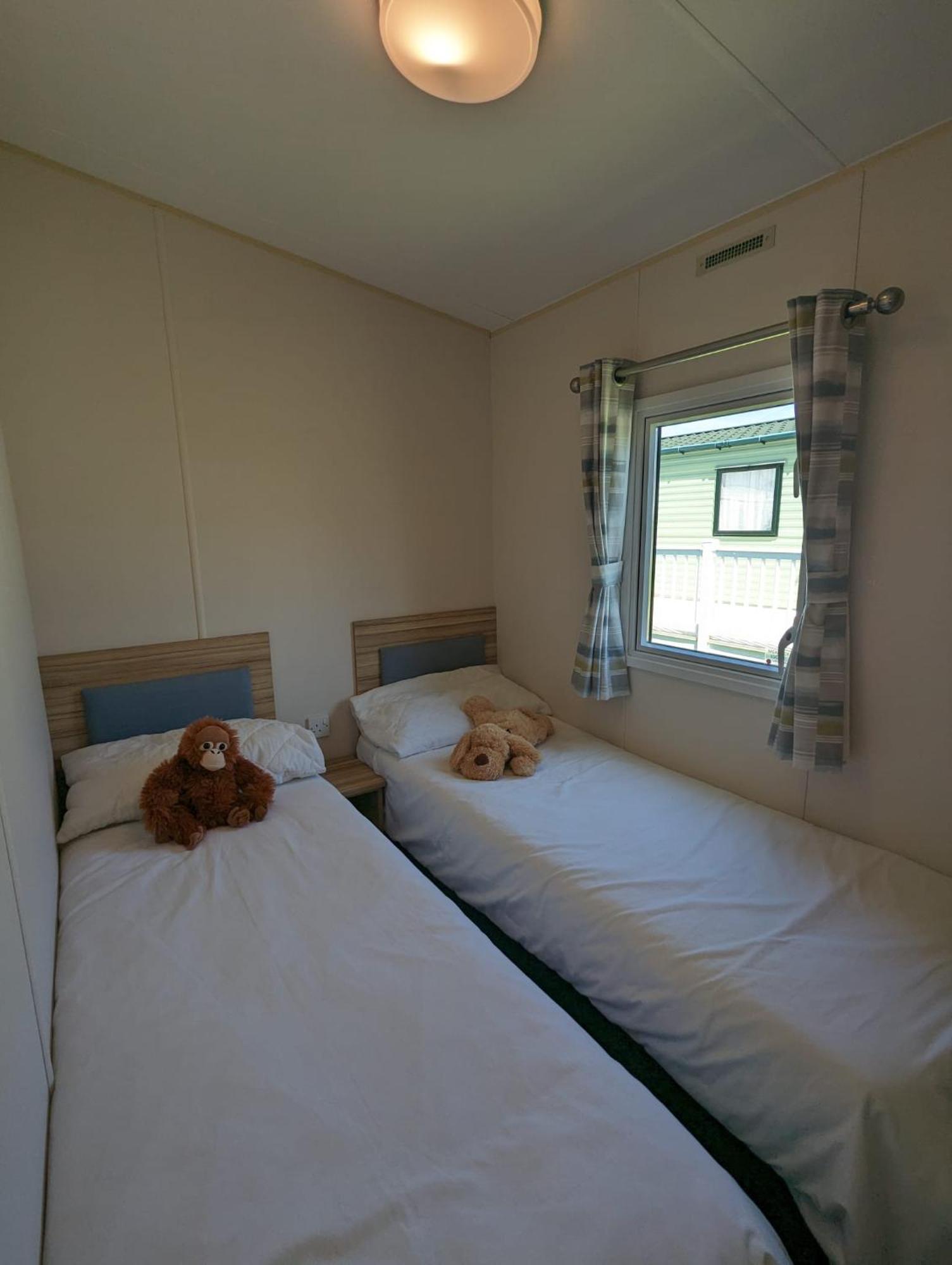 Lovely Bright Modern Caravan Swanage On Peaceful And Tranquil Holiday Park Exterior foto
