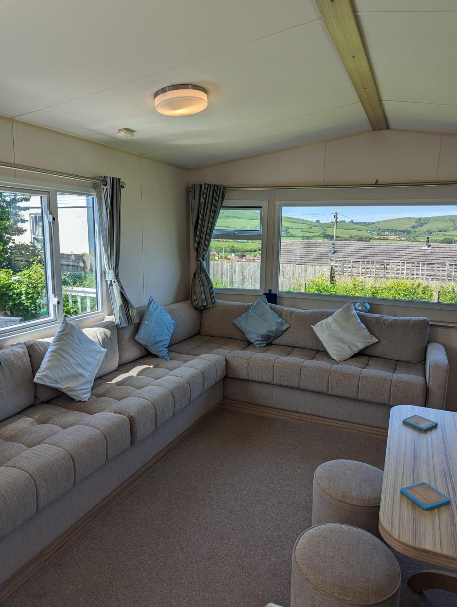Lovely Bright Modern Caravan Swanage On Peaceful And Tranquil Holiday Park Exterior foto