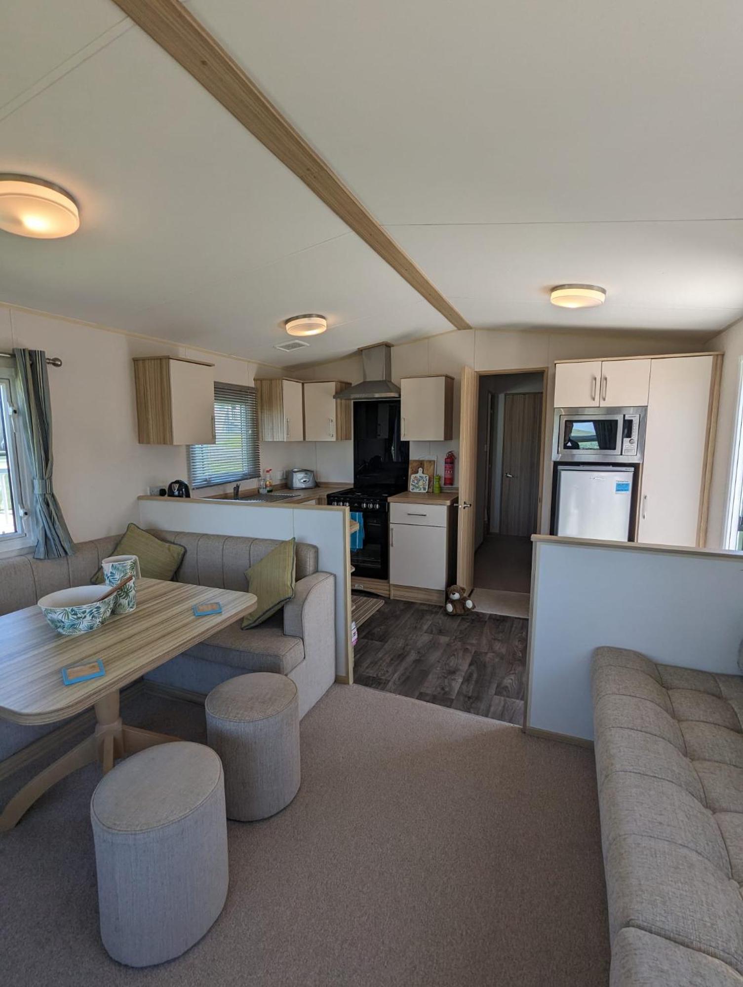 Lovely Bright Modern Caravan Swanage On Peaceful And Tranquil Holiday Park Exterior foto