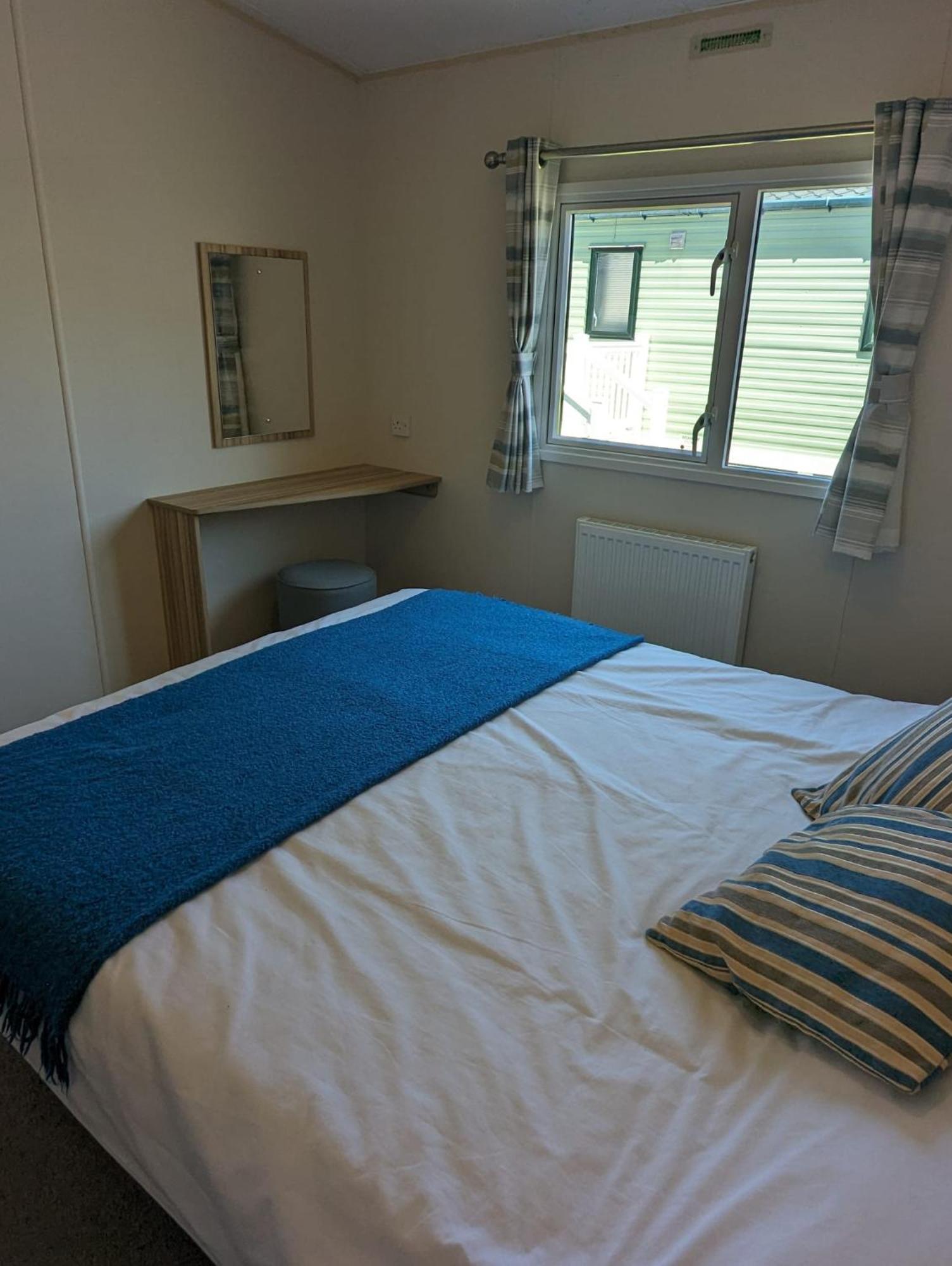 Lovely Bright Modern Caravan Swanage On Peaceful And Tranquil Holiday Park Exterior foto