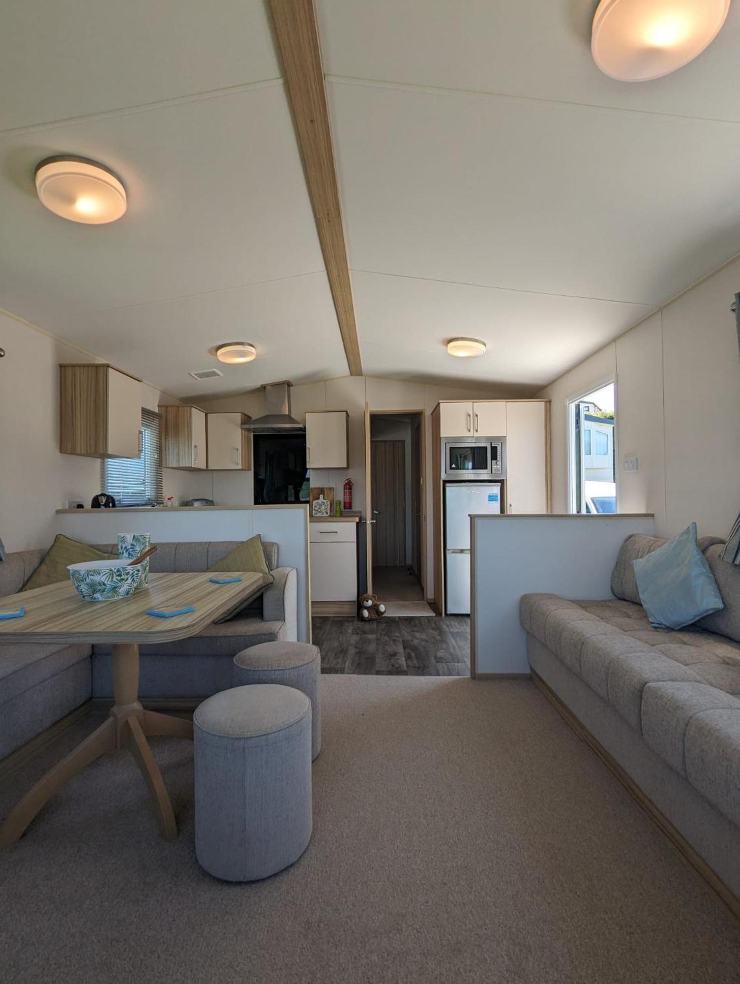Lovely Bright Modern Caravan Swanage On Peaceful And Tranquil Holiday Park Exterior foto